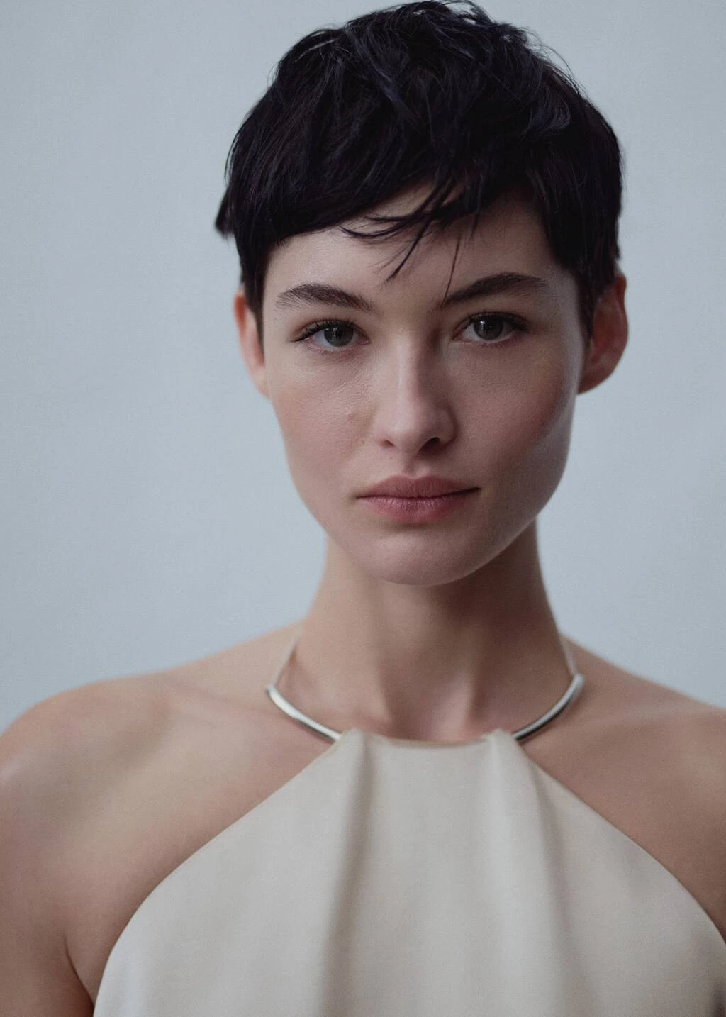 Robe En Satin à Col Rigide 1 Robe En Satin à Col Rigide