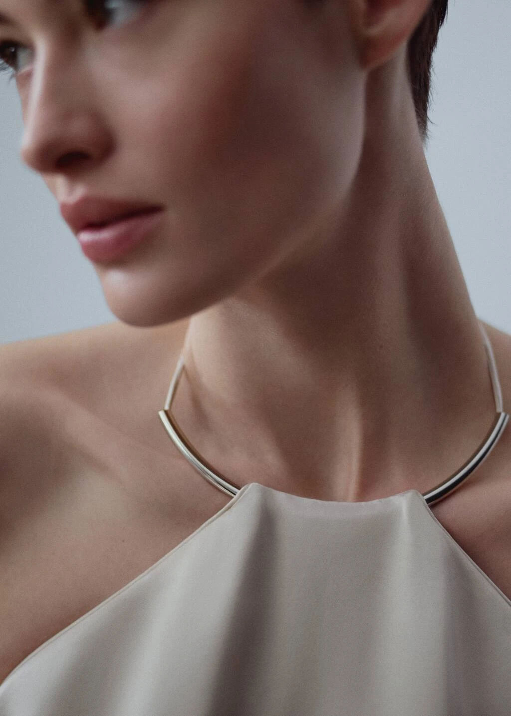 Robe En Satin à Col Rigide 4 Robe En Satin à Col Rigide – Image 4