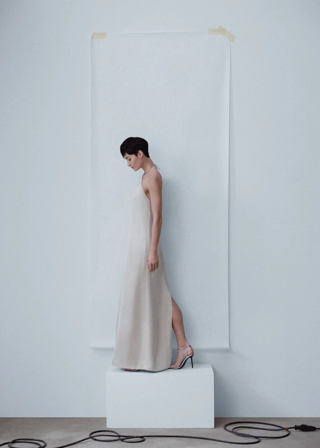 Robe En Satin à Col Rigide 5 Robe En Satin à Col Rigide – Image 5