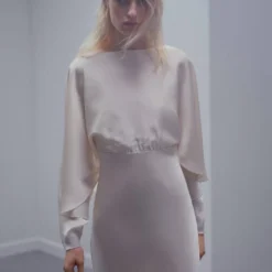 Robe Style Lingerie Détail Cape