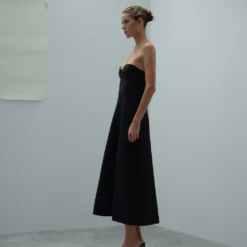 Robe Structurée Encolure Cœur