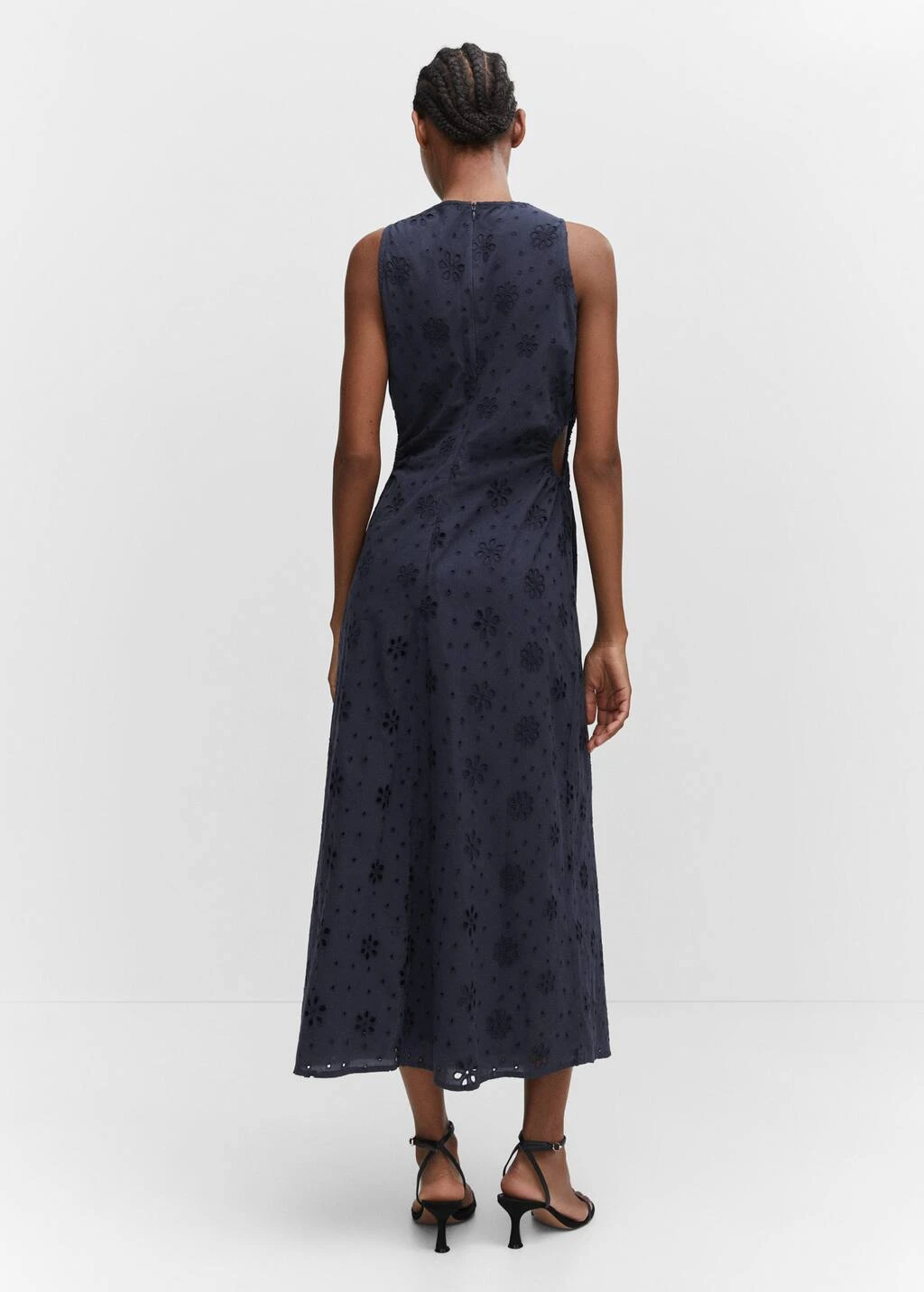 Robe Brodée Ouvertures Latérales 3 Robe Brodée Ouvertures Latérales – Image 3