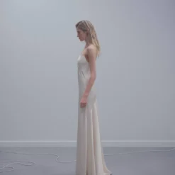 Robe Satinée à Bretelles Croisées -Promos Chaudine Magasin 57013277 05 D2