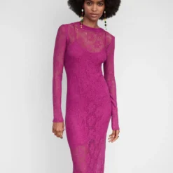 Robe Brodée Semi-transparente