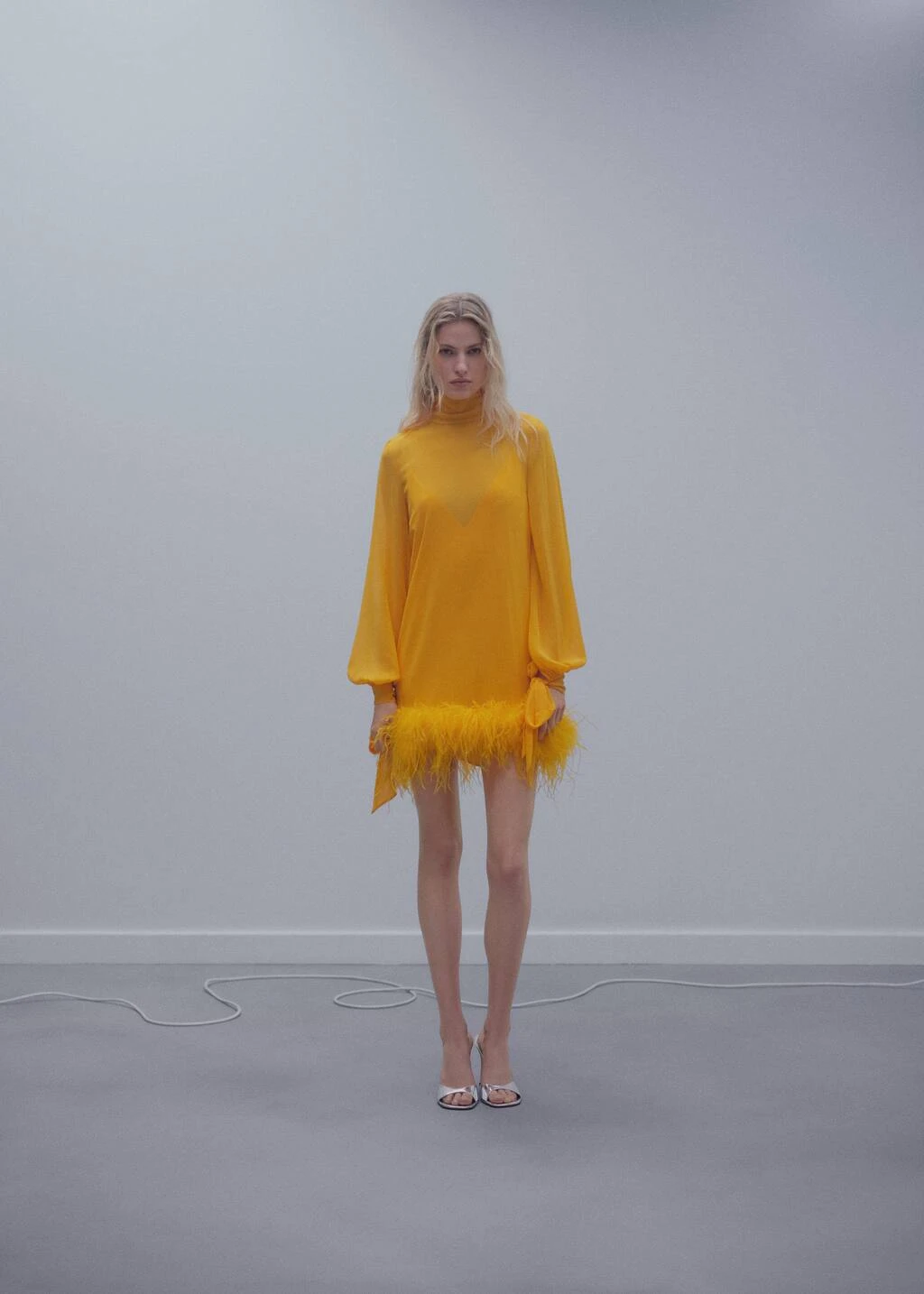 Robe Semi-transparente Plumes 2 Robe Semi-transparente Plumes – Image 2