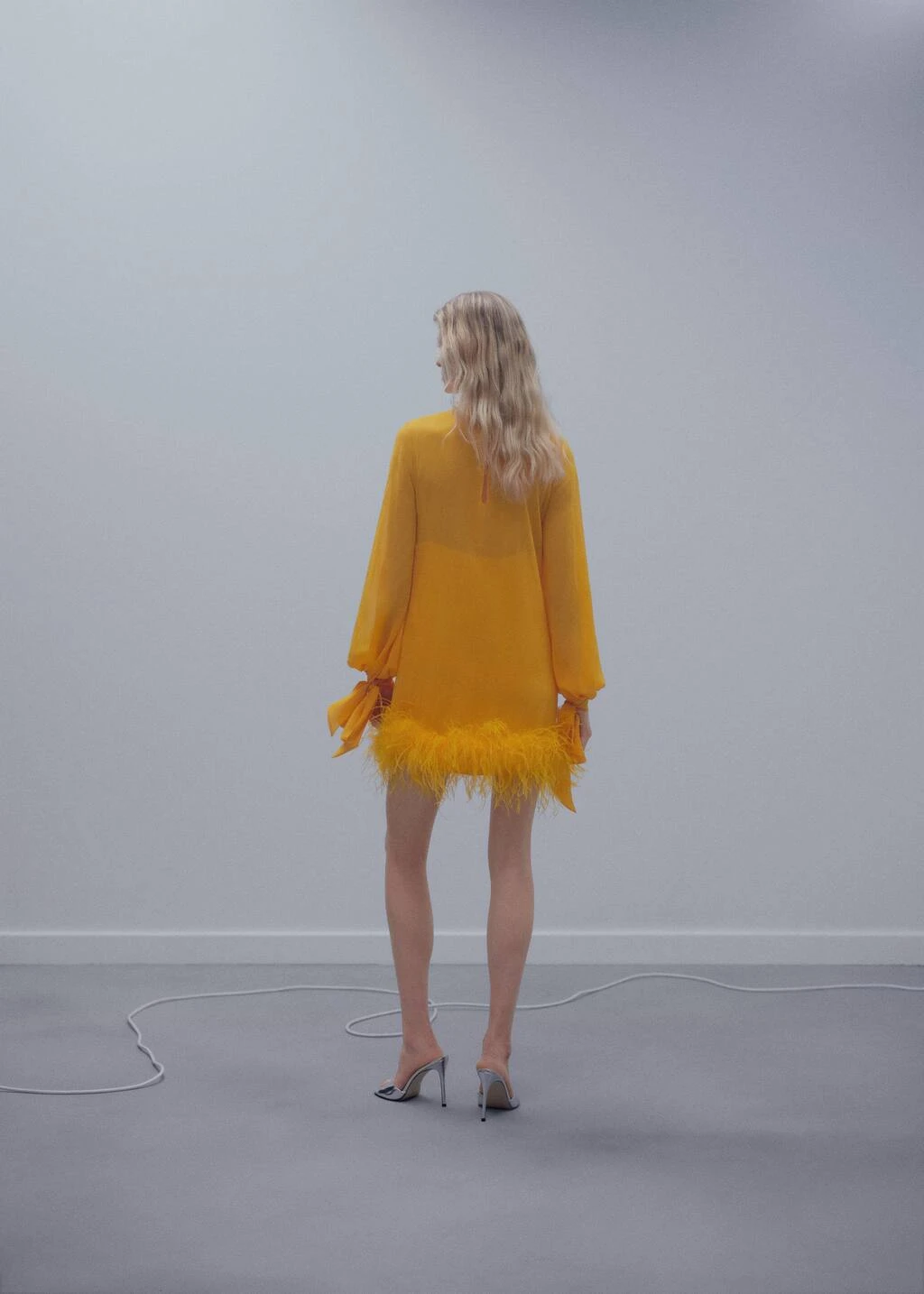 Robe Semi-transparente Plumes 3 Robe Semi-transparente Plumes – Image 3