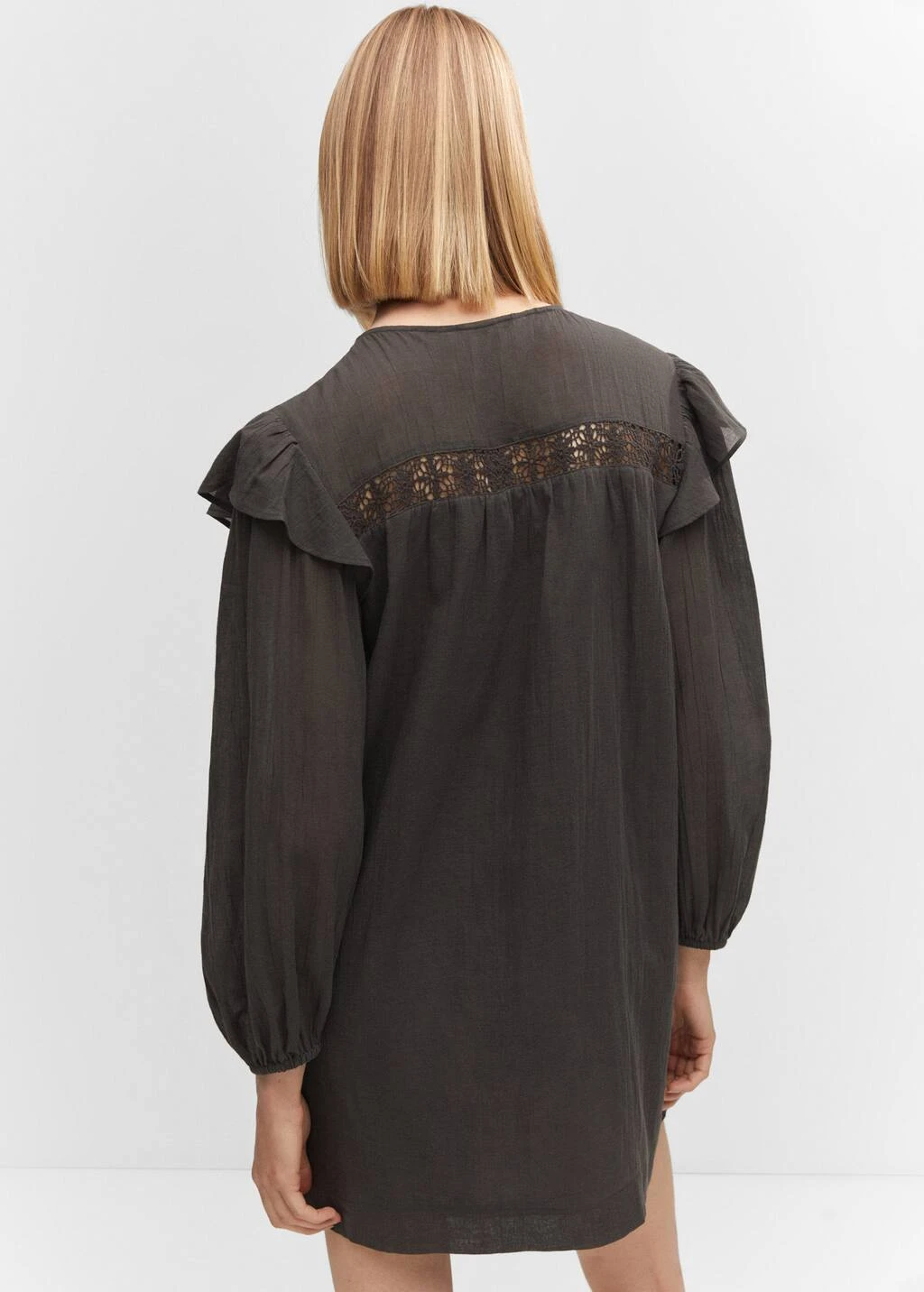 Robe Courte Détails Dentelle 3 Robe Courte Détails Dentelle – Image 3