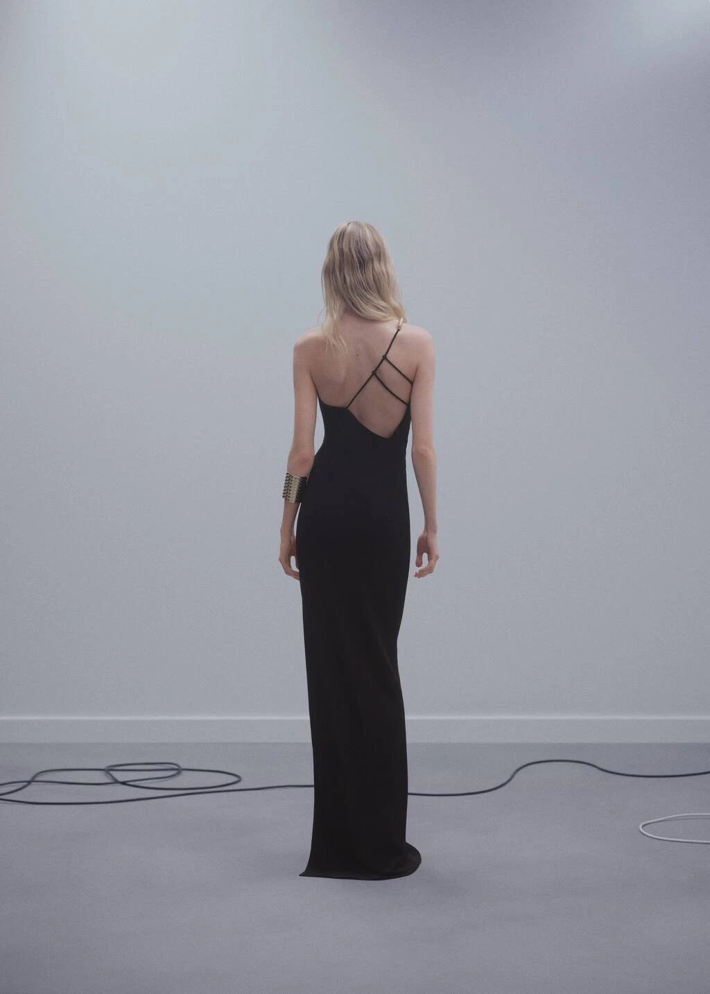 Robe Asymétrique Ornement Métallique 3 Robe Asymétrique Ornement Métallique – Image 3