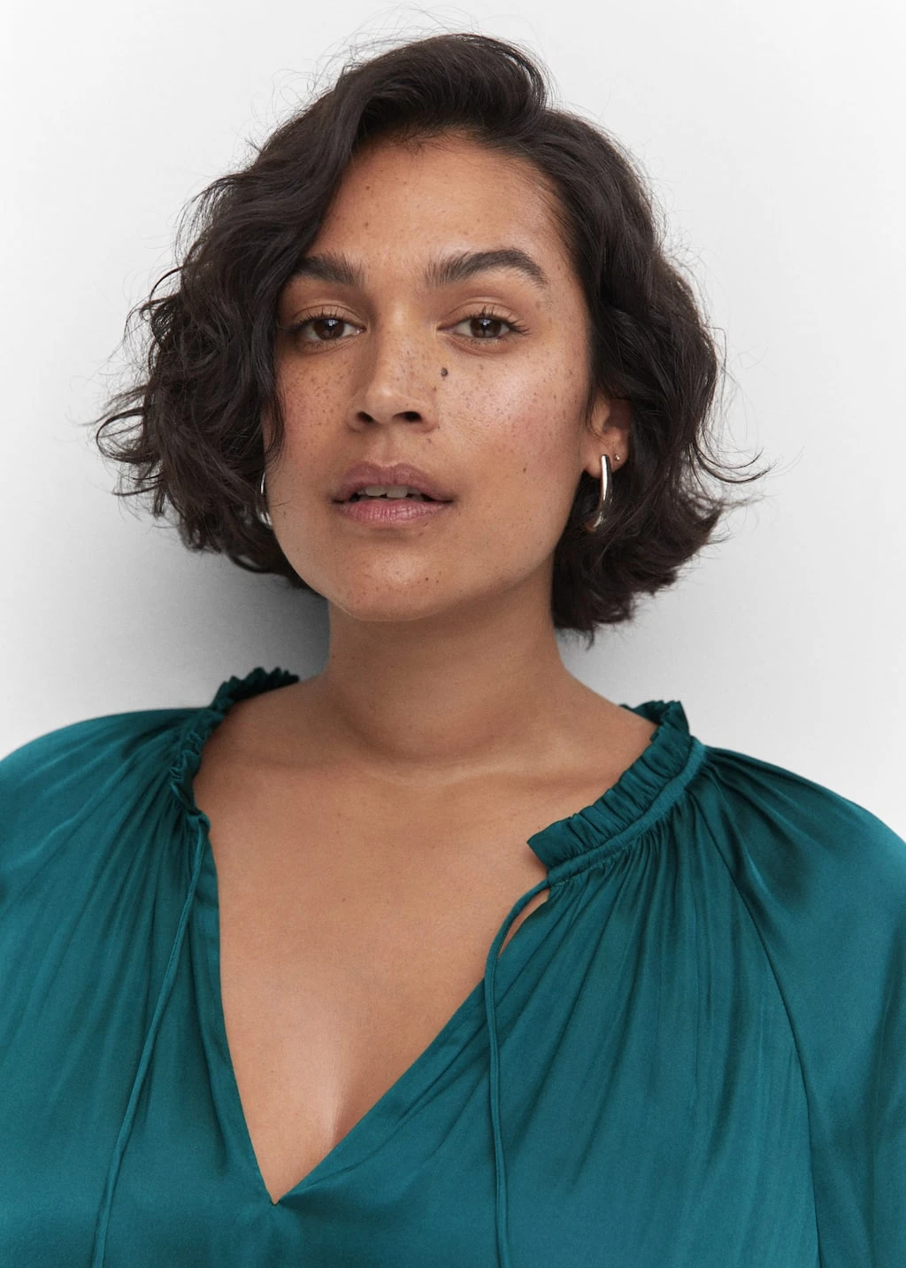 Robe Satinée Manches Bouffantes 6 Robe Satinée Manches Bouffantes – Image 6