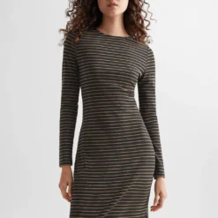 Robe Ă Rayures Et Ouverture